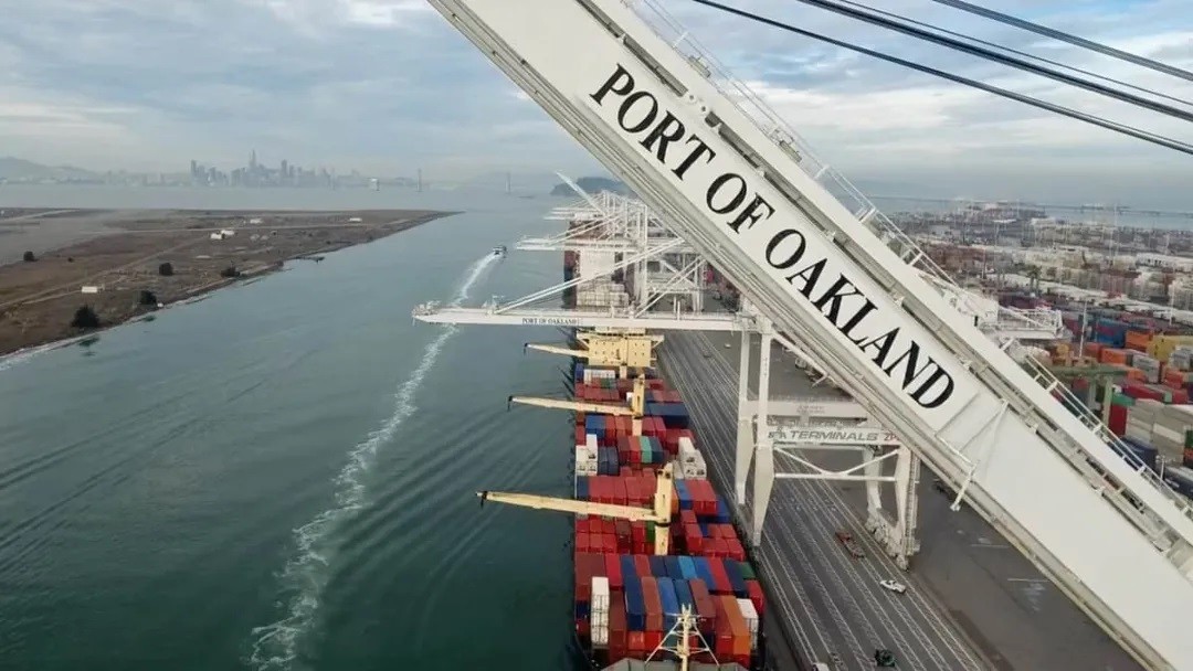 美西港口拥堵蔓延，奥克兰港船舶也排起长龙